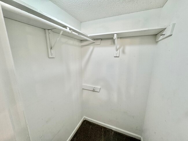 Building Photo - 5825 Plum Valley Dr