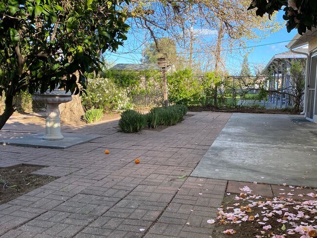 Building Photo - 55 and over located in Leisure Town! Updated home throughout! Beautiful backyard!