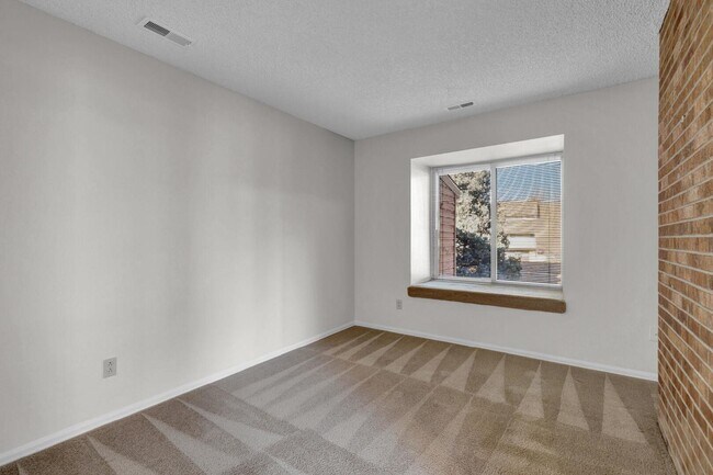 Building Photo - "Charming 2-Bedroom Townhouse in Colorado ...