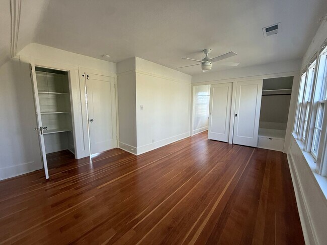 Building Photo - Charming historic home McMinnville 4 bed / 2.5 bath