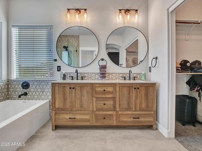 Building Photo - 4326 W Kenai Dr