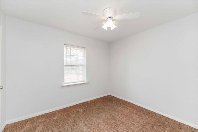 Building Photo - 3122 Sunnydale Dr