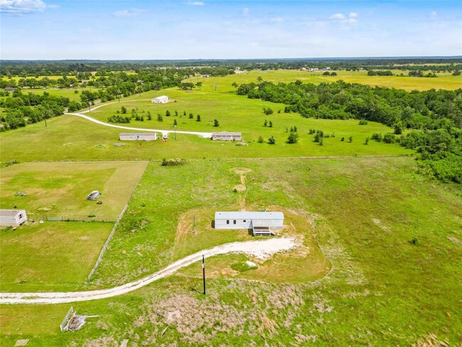 Building Photo - 675 FM 1696