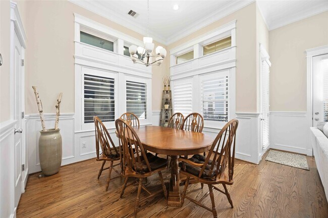 Building Photo - 621 Rutland St