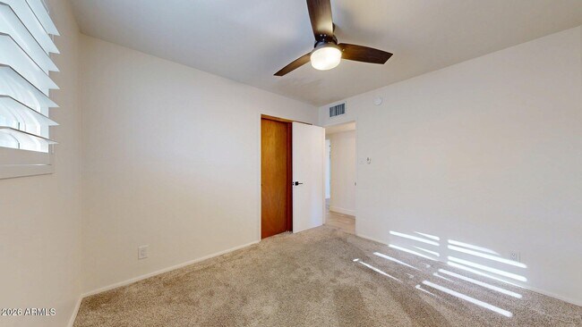 Building Photo - 719 W Parkway Blvd