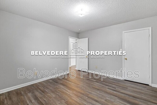 Building Photo - 2402 Markwood Ln SE