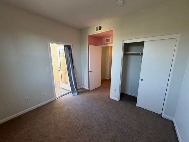 Building Photo - 10847 Wraysbury Way