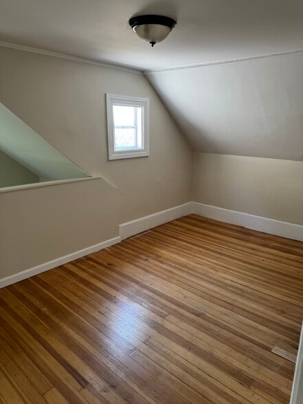 Building Photo - 415 Blackstone St