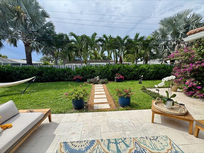 Building Photo - 1960 NE 30th St