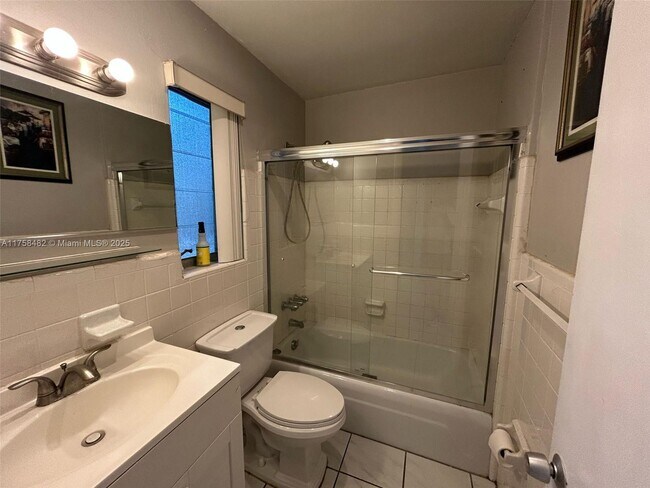 Building Photo - 90 Isle of Venice Dr