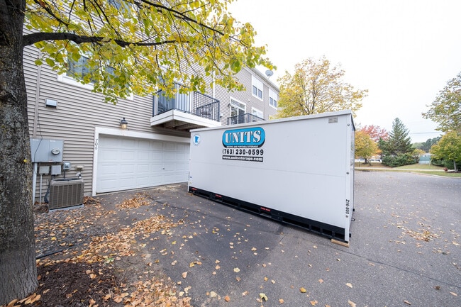 Building Photo - 706 Village Pkwy