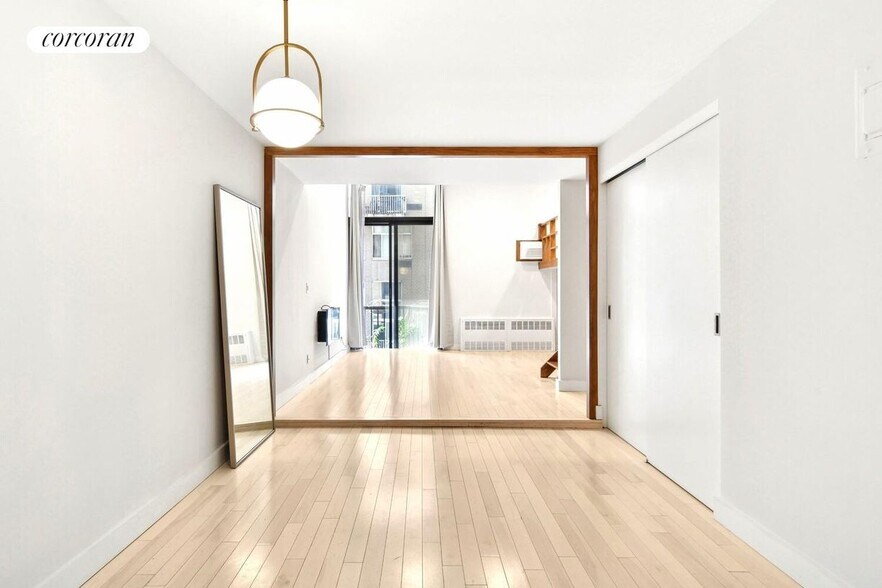 Primary Photo - 215 E 24th St