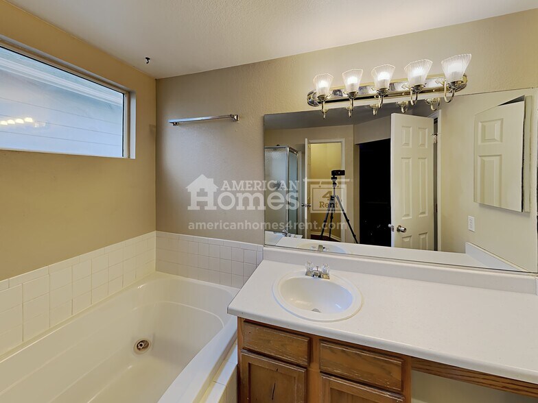 Building Photo - 11468 River Run Pky