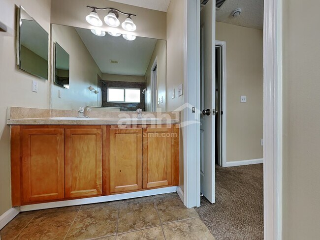 Building Photo - 2110 Thorn Hollow Ct