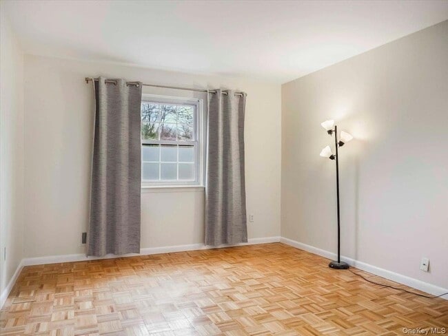 Building Photo - 430 Somerset Dr