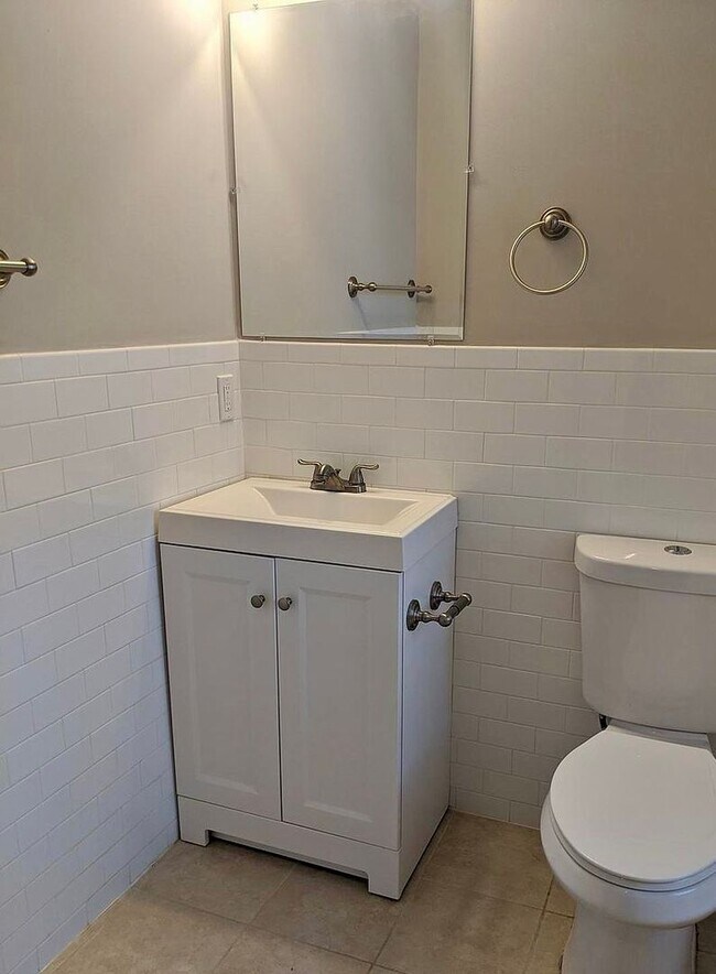 Building Photo - 254 Upland Ave