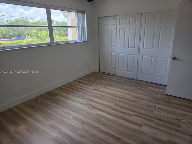Building Photo - 1325 NW 124th Ave