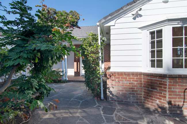 Building Photo - 2417 Arista Ct