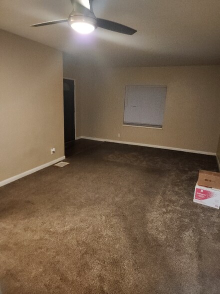 Building Photo - 3415 Riverside Dr