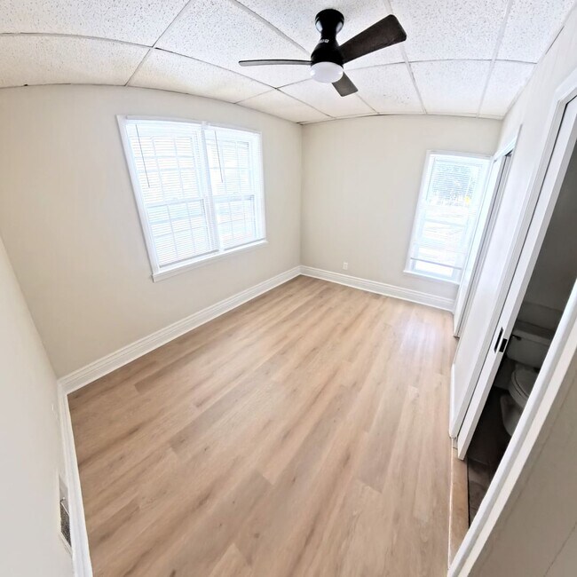 Building Photo - 510 S Washington St