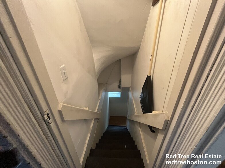 Building Photo - 17 Putnam Ave