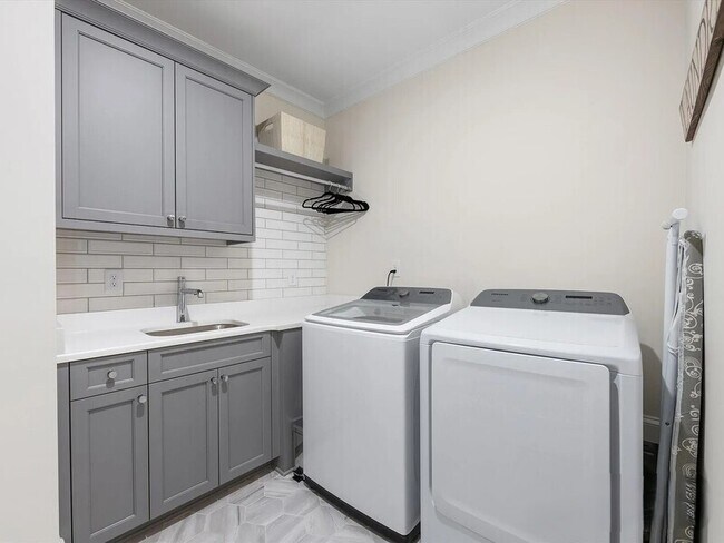 Building Photo - 2500 Marshall Pl