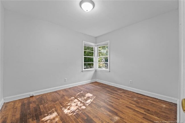 Building Photo - 821 Sandalwood Dr