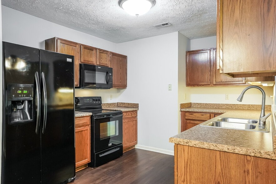 Building Photo - 409 Laurens Way