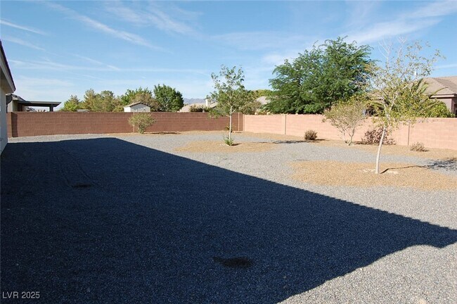 Building Photo - 4920 Honey Locust Dr