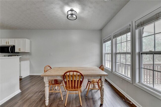 Building Photo - 6670 Island Pointe Dr