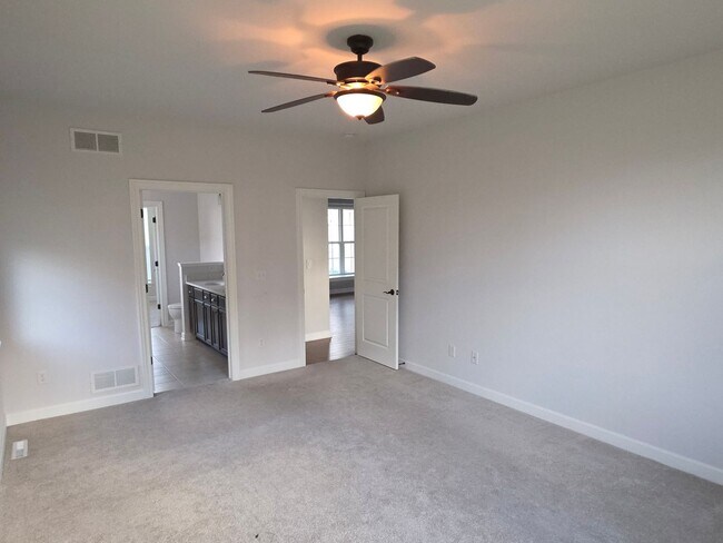 Building Photo - W239N3743 River Birch Ct