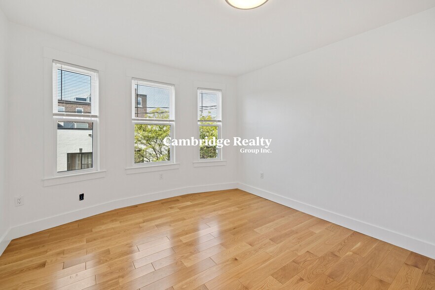 Building Photo - 309 Columbia St