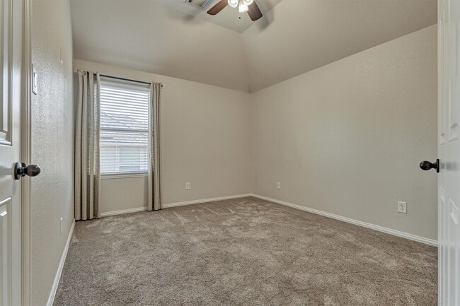 Building Photo - 118 Madeline Ln