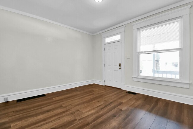 Building Photo - 1506 Summit St