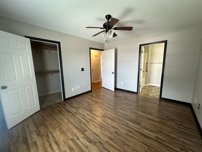 Building Photo - Marion Duplex Rental!