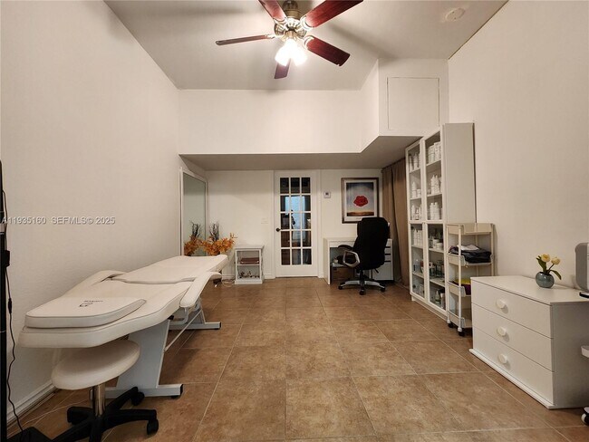 Building Photo - 21028 NE 34th Ct