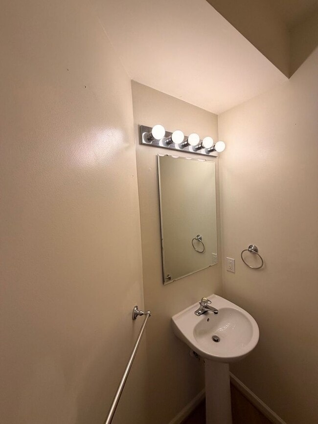 Building Photo - 606 Windbrook Cir