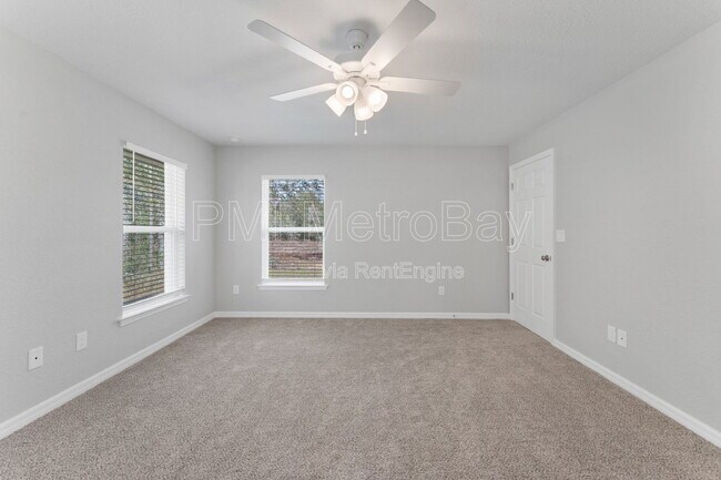 Building Photo - 9461 N Sandree Dr