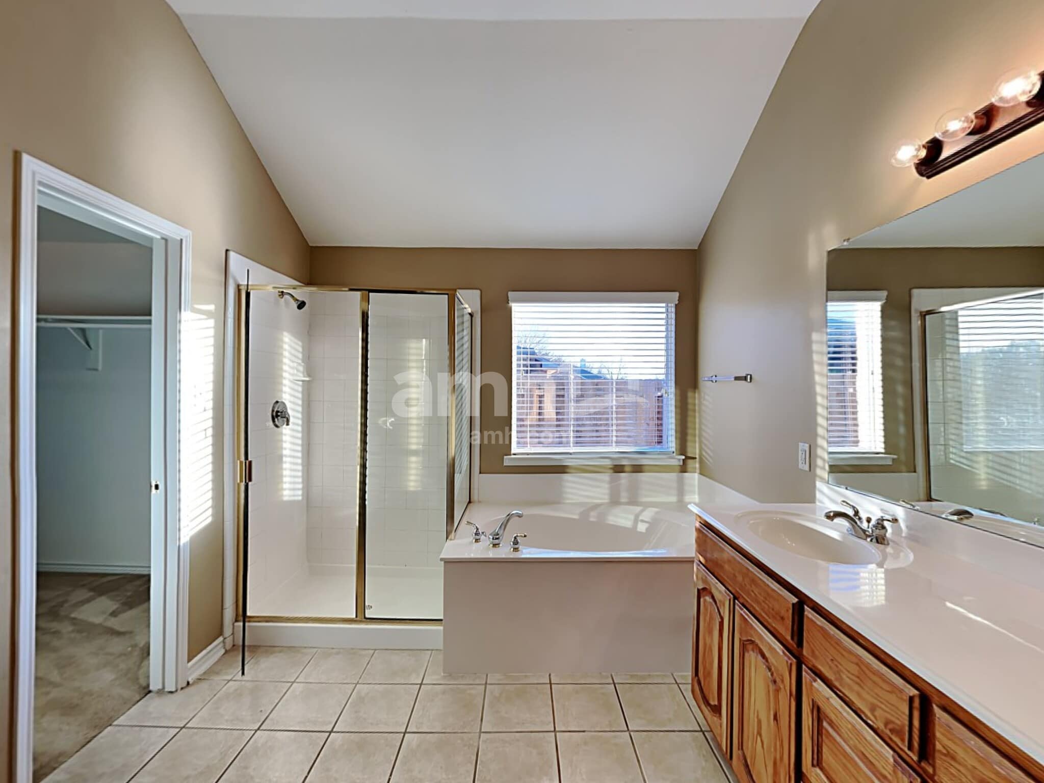 Building Photo - 2710 Beacon Hill Dr