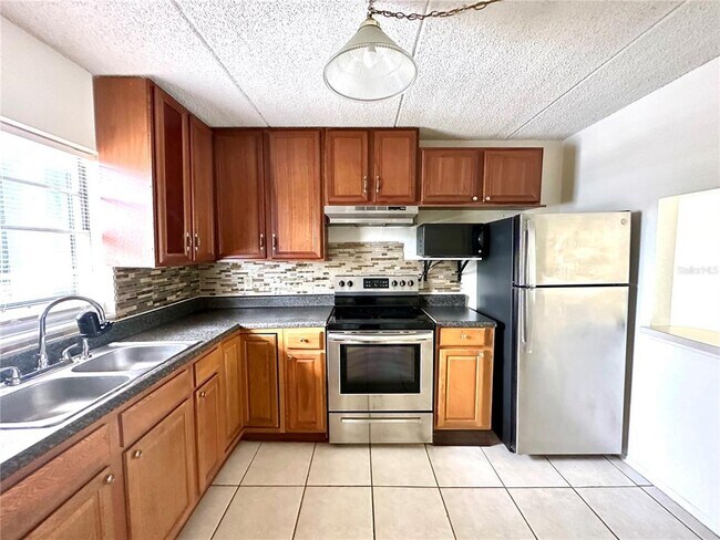 Building Photo - 2830 Somerset Park Dr