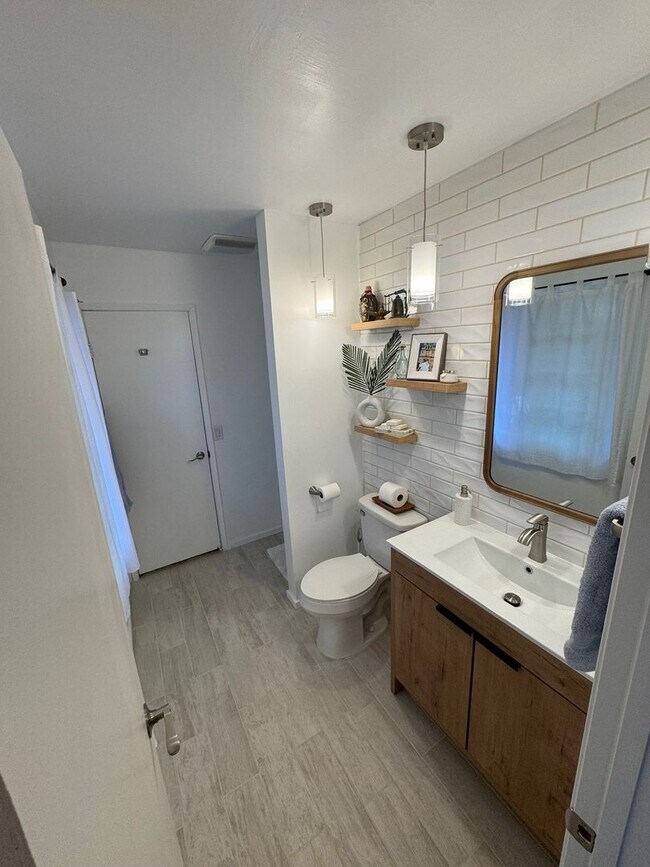 Building Photo - Coming soon!! beautiful spacious 3 bedroom...