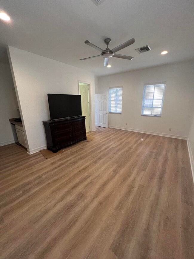 Building Photo - 138 Lismore Ln