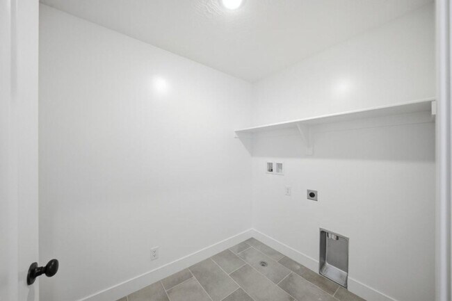 Building Photo - 946 Malibu Dr