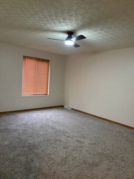 Building Photo - 6388 Dummerston Ct