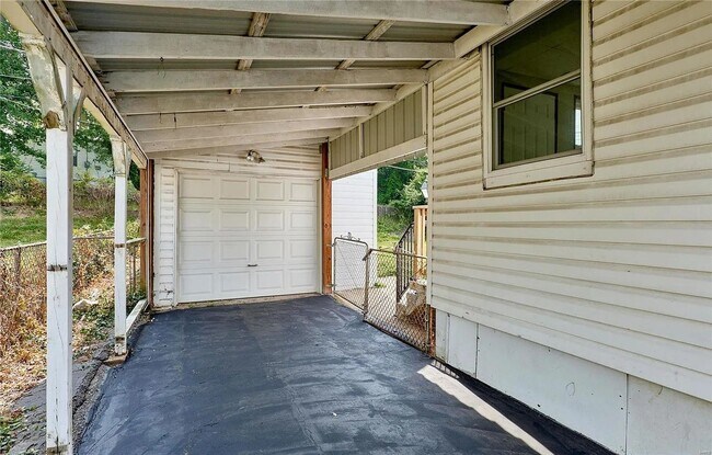 Building Photo - 6108 Eaton Dr