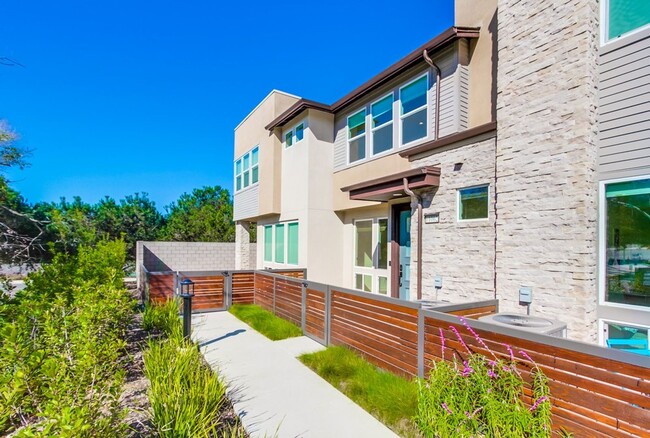 Building Photo - Mira Mesa 3 Bedroom Townhome!