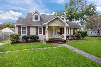 Building Photo - Beautifully Updated 4-Bedroom Home in Norf...