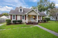 Building Photo - Beautifully Updated 4-Bedroom Home in Norf...