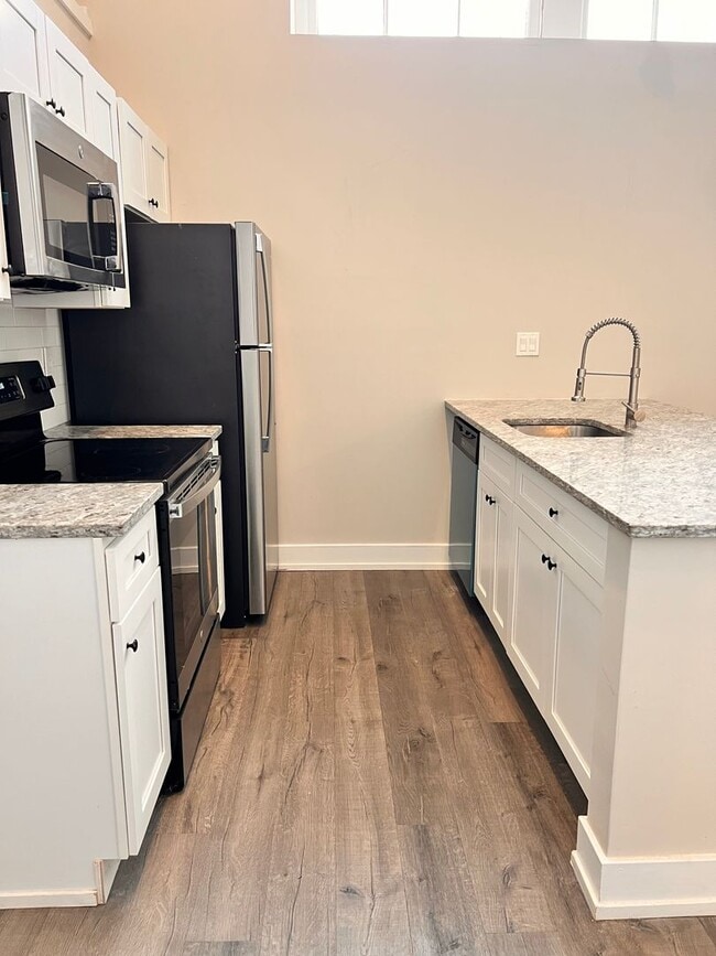Building Photo - 4627 E. Thompson-2 Bed