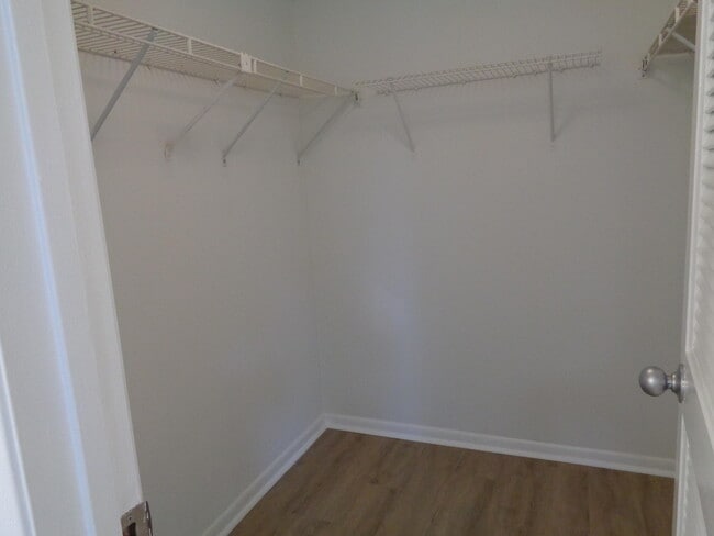 Building Photo - 950 Lavers Cir